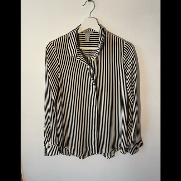 Deal ! Black and white striped top - Picture 2 of 14